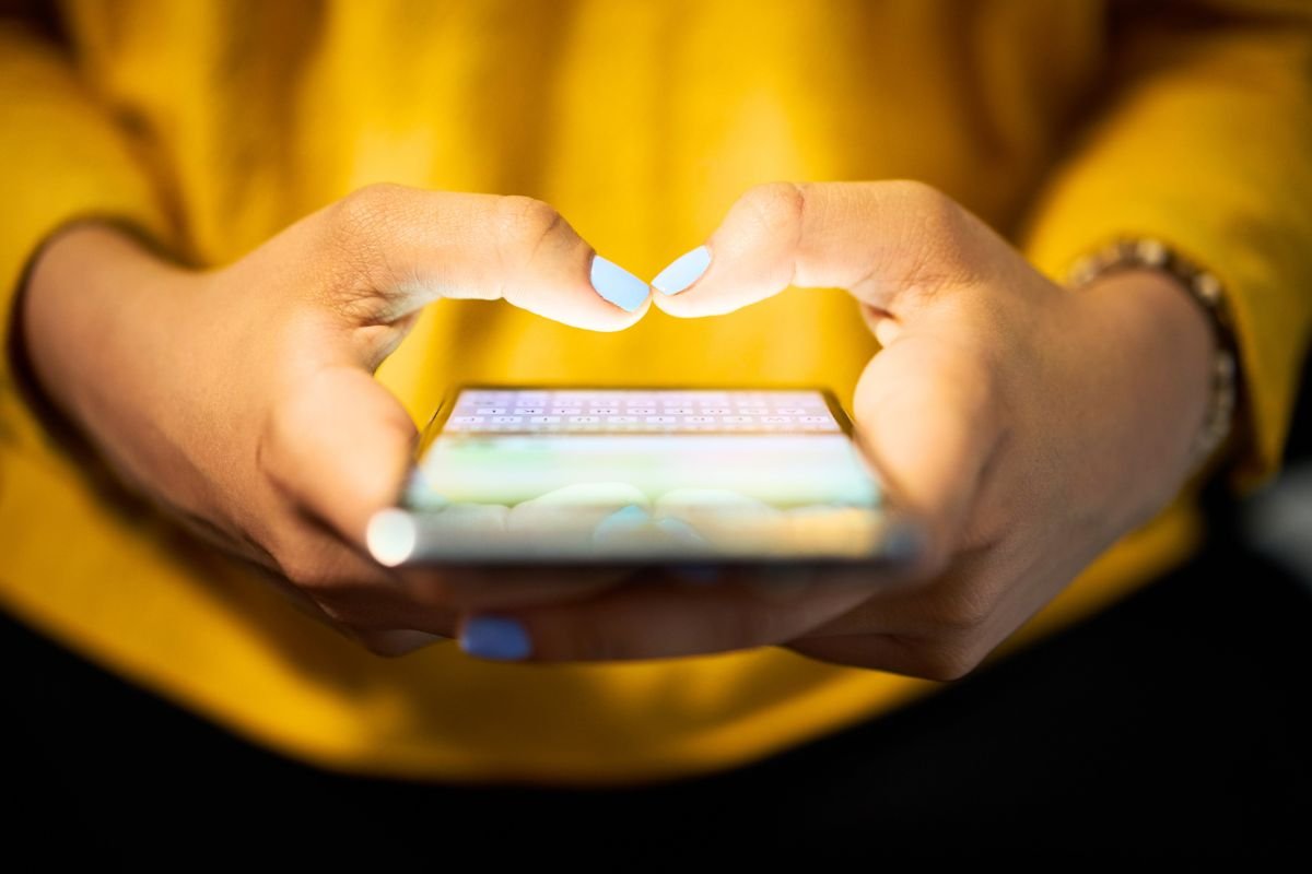What the number 143 really means when young people send it on WhatsApp